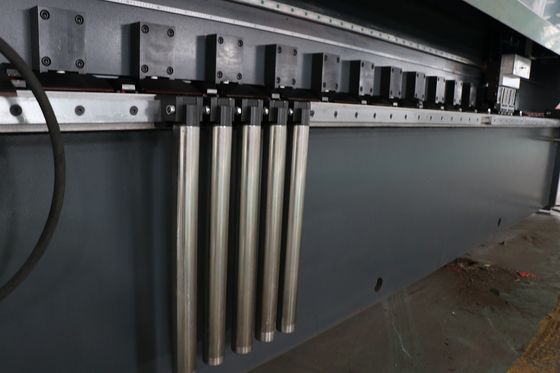 O CNC da chapa metálica cortou a máquina 1250x6000Mm, V vertical UV que sulca a máquina 0.4mm