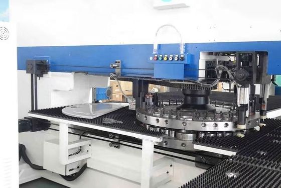 Tipo servo máquina da imprensa de perfurador da torreta do CNC com o auto índice de 30 toneladas