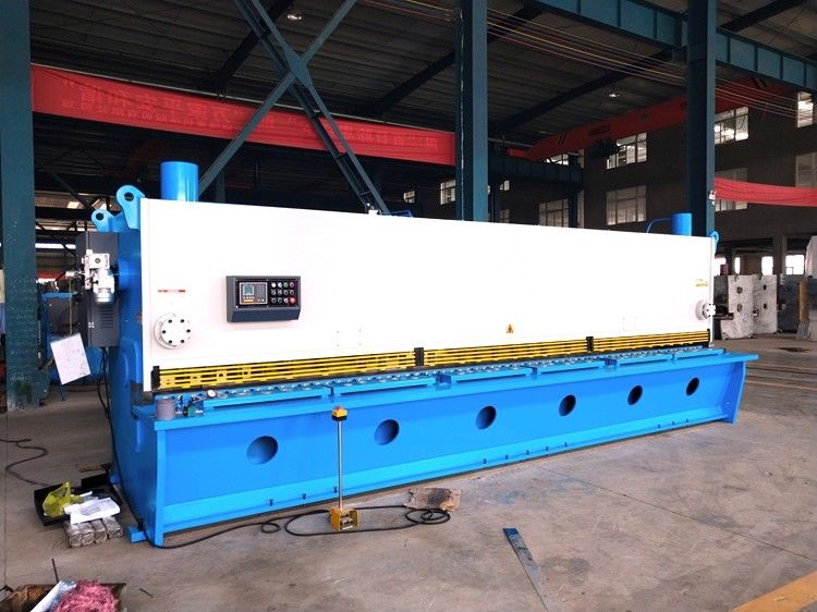 Máquina de corte hidráulica QC11K 16*6000 do CNC da guilhotina automática para a placa 18mm 20mm 40mm